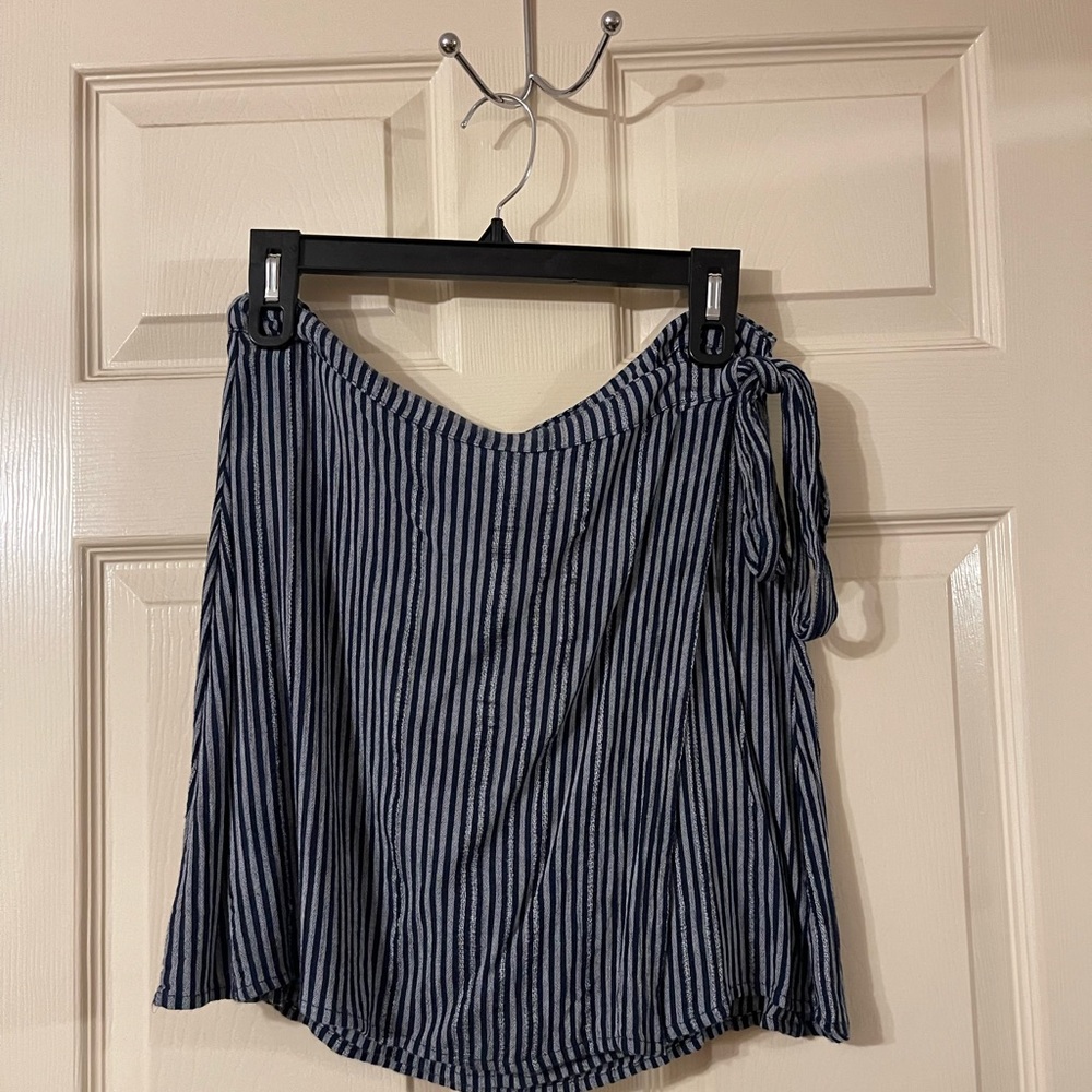 American Eagle Skirt Navy blue w/stripes
